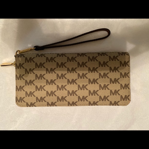 Brand new Authentic Michael Kors wallet - Picture 2 of 8